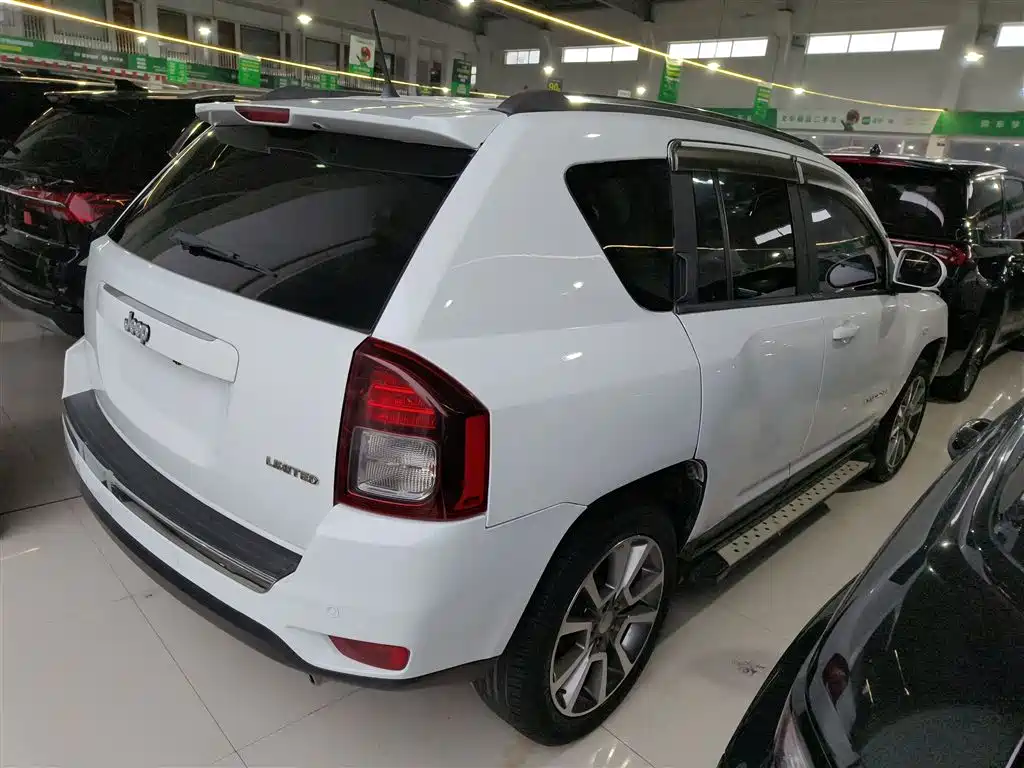 Jeep Compass (Import) 2015 2015 2.0L 2WD Luxury