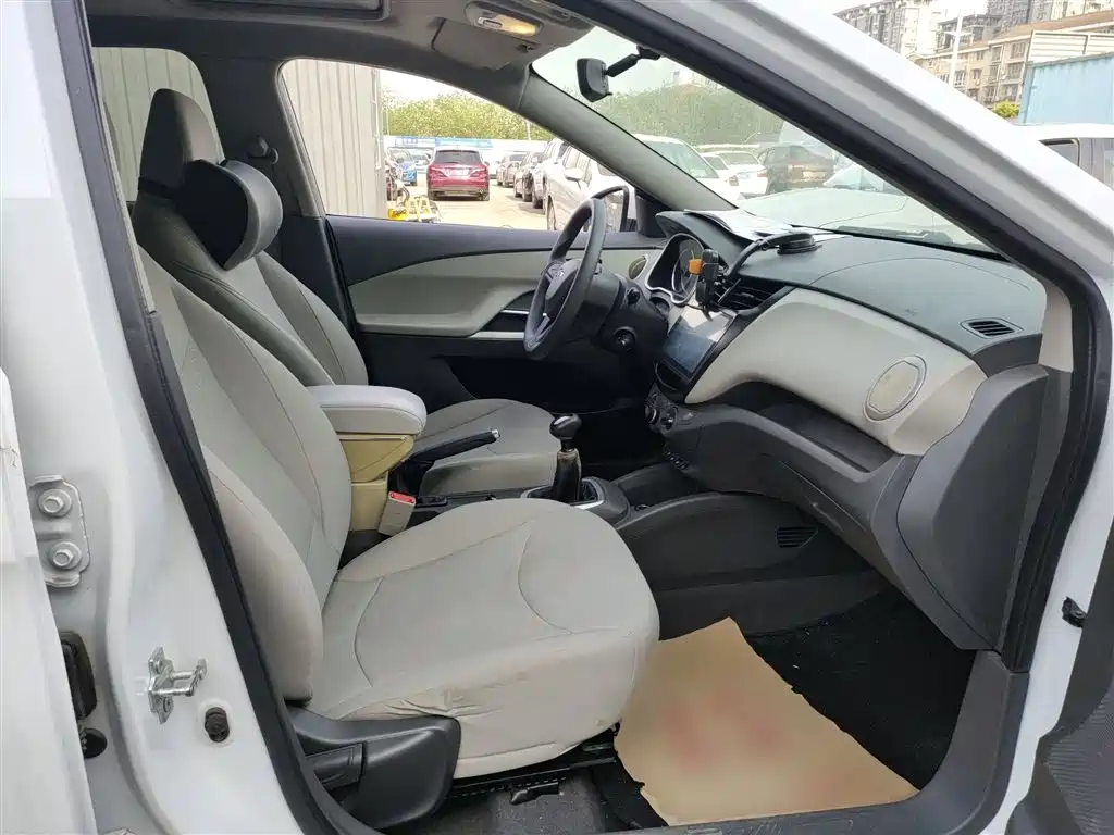 Chevrolet Sail 2015 Sail 3 1.5L Manual Ideal Sunroof Edition фото 25