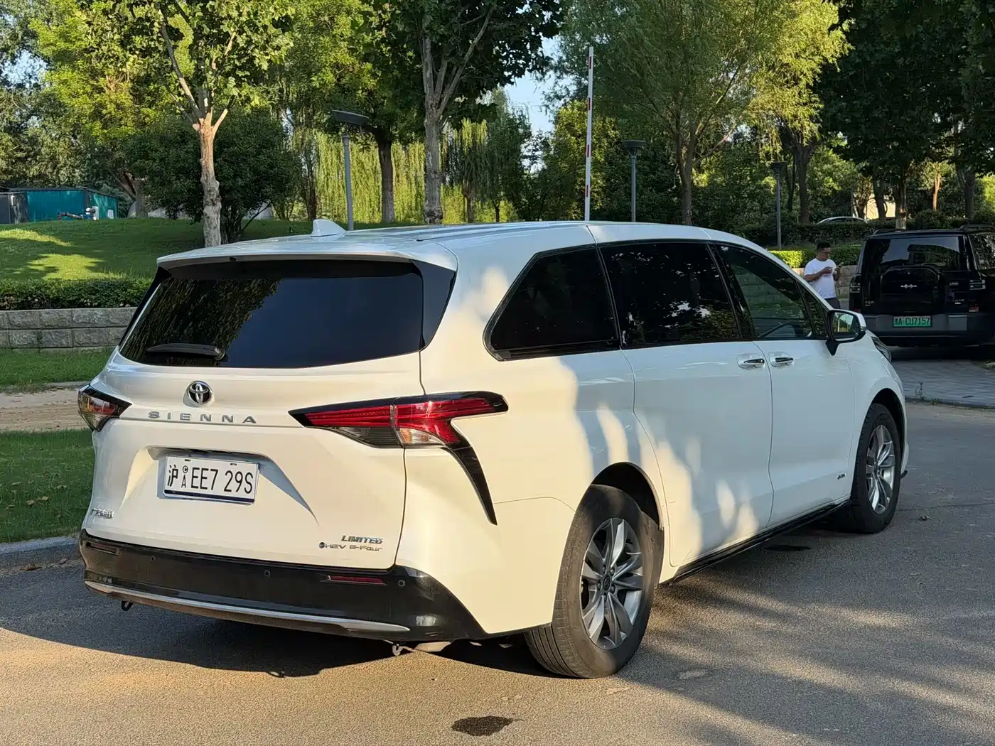 Фото 9 - Toyota Sienna
