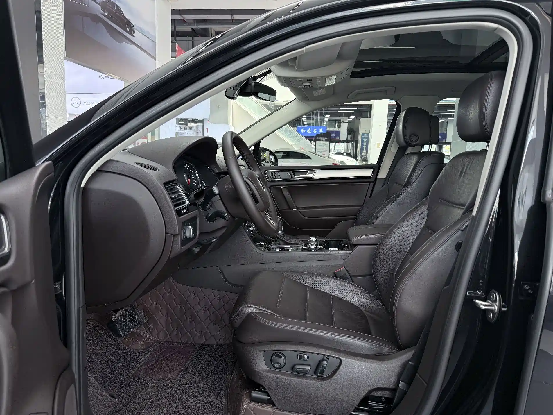 Фото 8 - Volkswagen Touareg