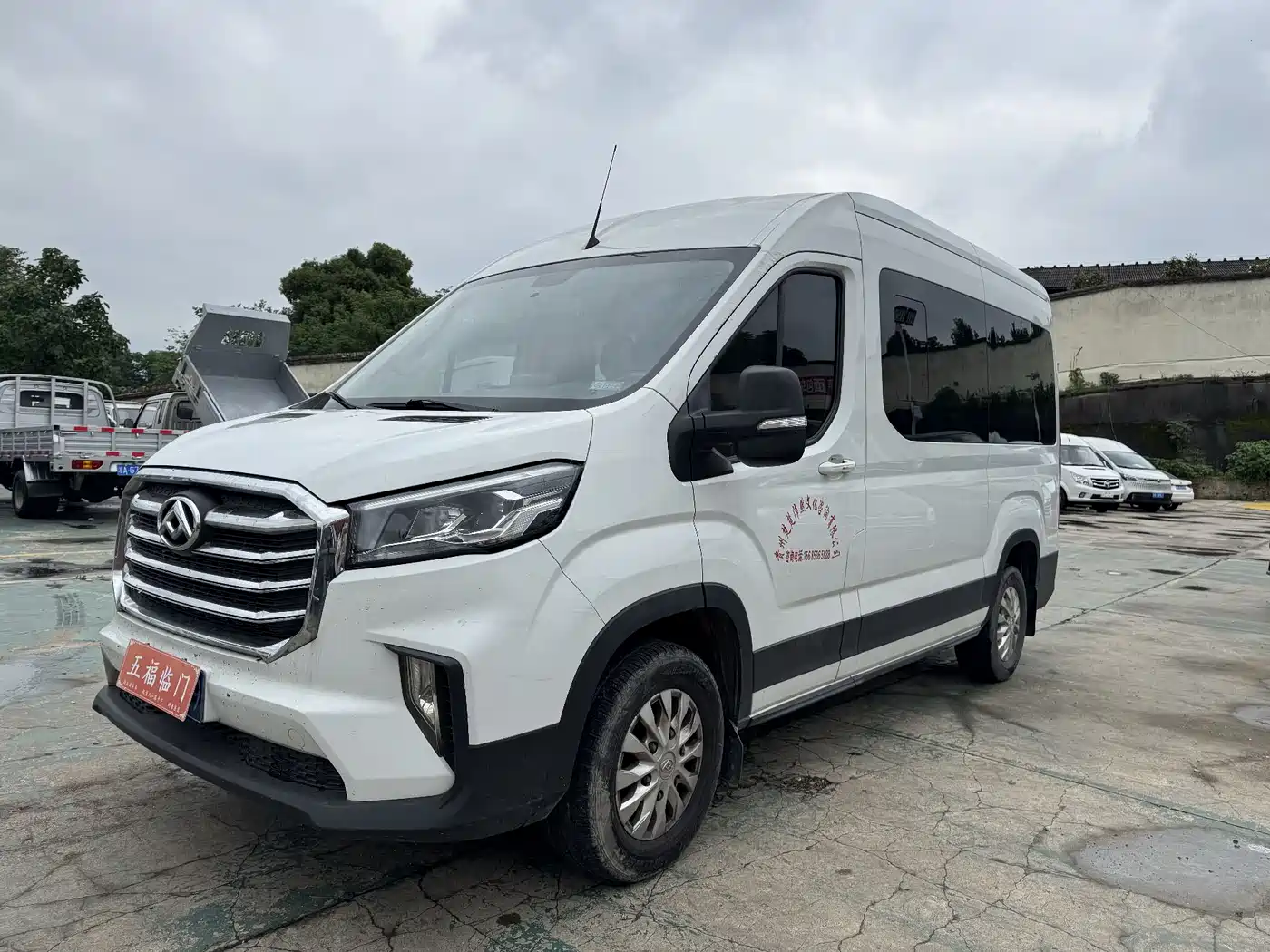 SAIC Maxus Xintu V90 2024 Zhida Commercial Version 2.0T Automatic RWD Long Wheelbase High Roof Single Rear Tire 9-Seater