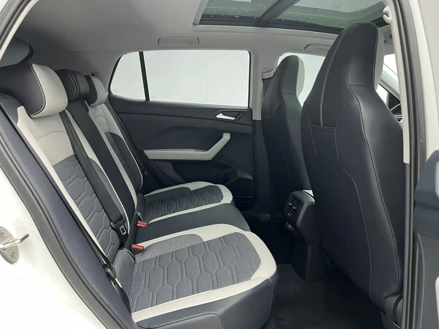 Volkswagen Tharu 2025 New Edge 1.5L Aspiration Edition фото 9