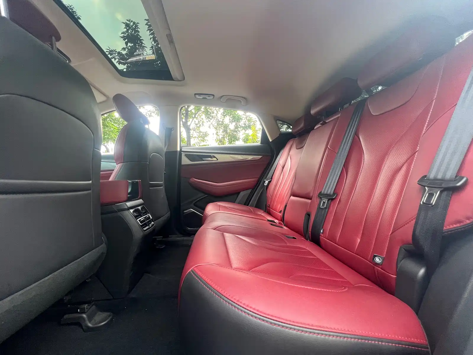 Photo 6 - Changan CS85