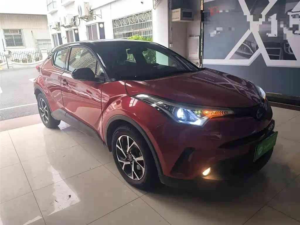 Toyota C-HR 2020 Model 2.0L Leading фото 22