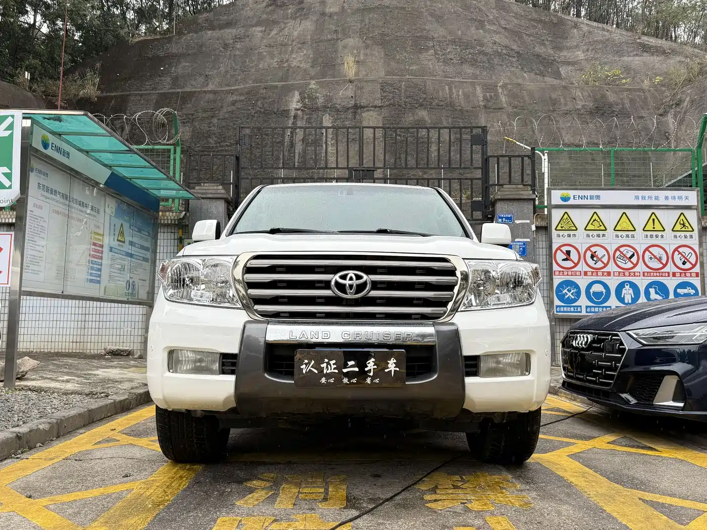Toyota Land Cruiser 2010 Model 4.7L Automatic VX фото 3