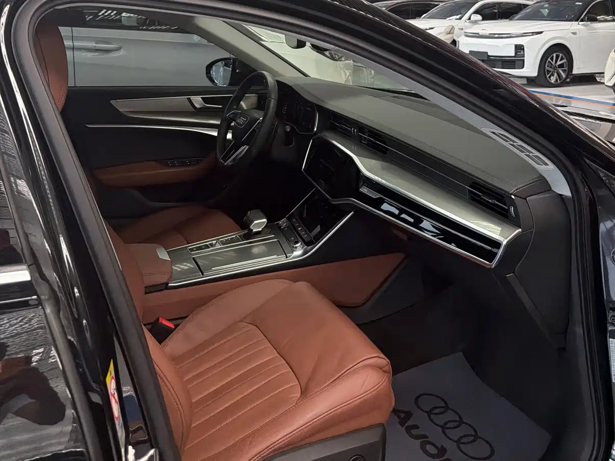 Фото 24 - Audi A6L