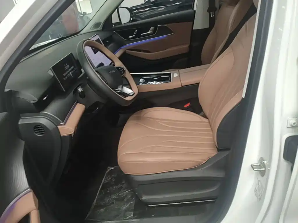 Chery Tiggo 8L 2026 2025 Model Year 2.0T 2WD Rainbow Edition 5-Seater