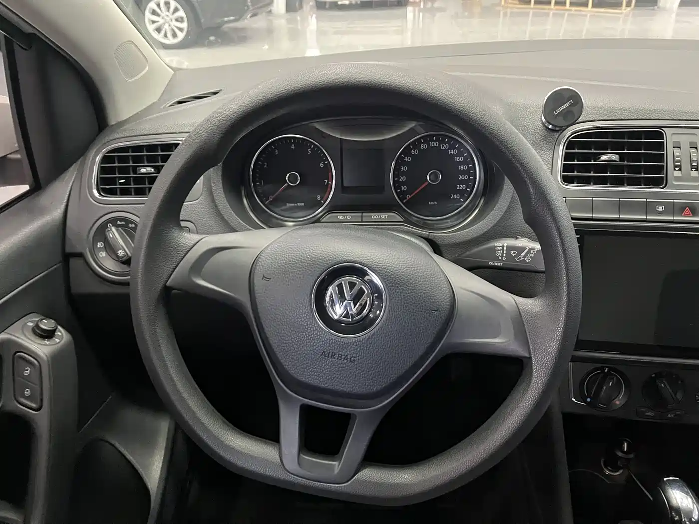 Volkswagen Polo 2014 1.6L Automatic Comfort Edition фото 15