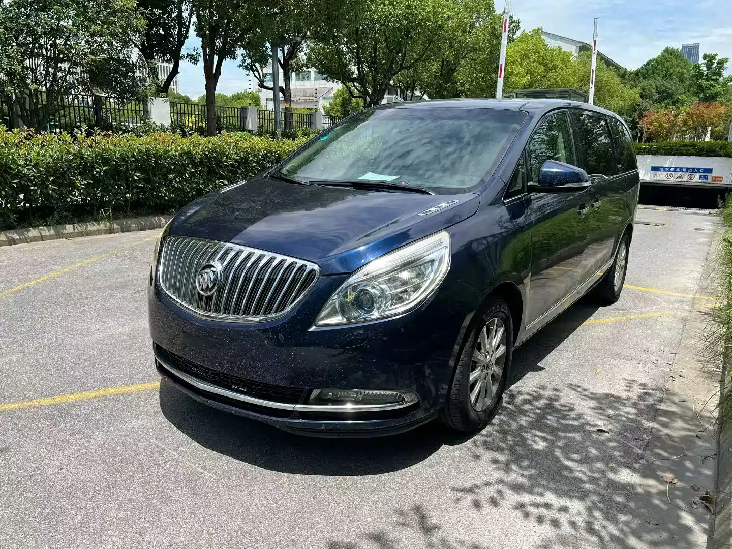 Фото 1 - Buick GL8