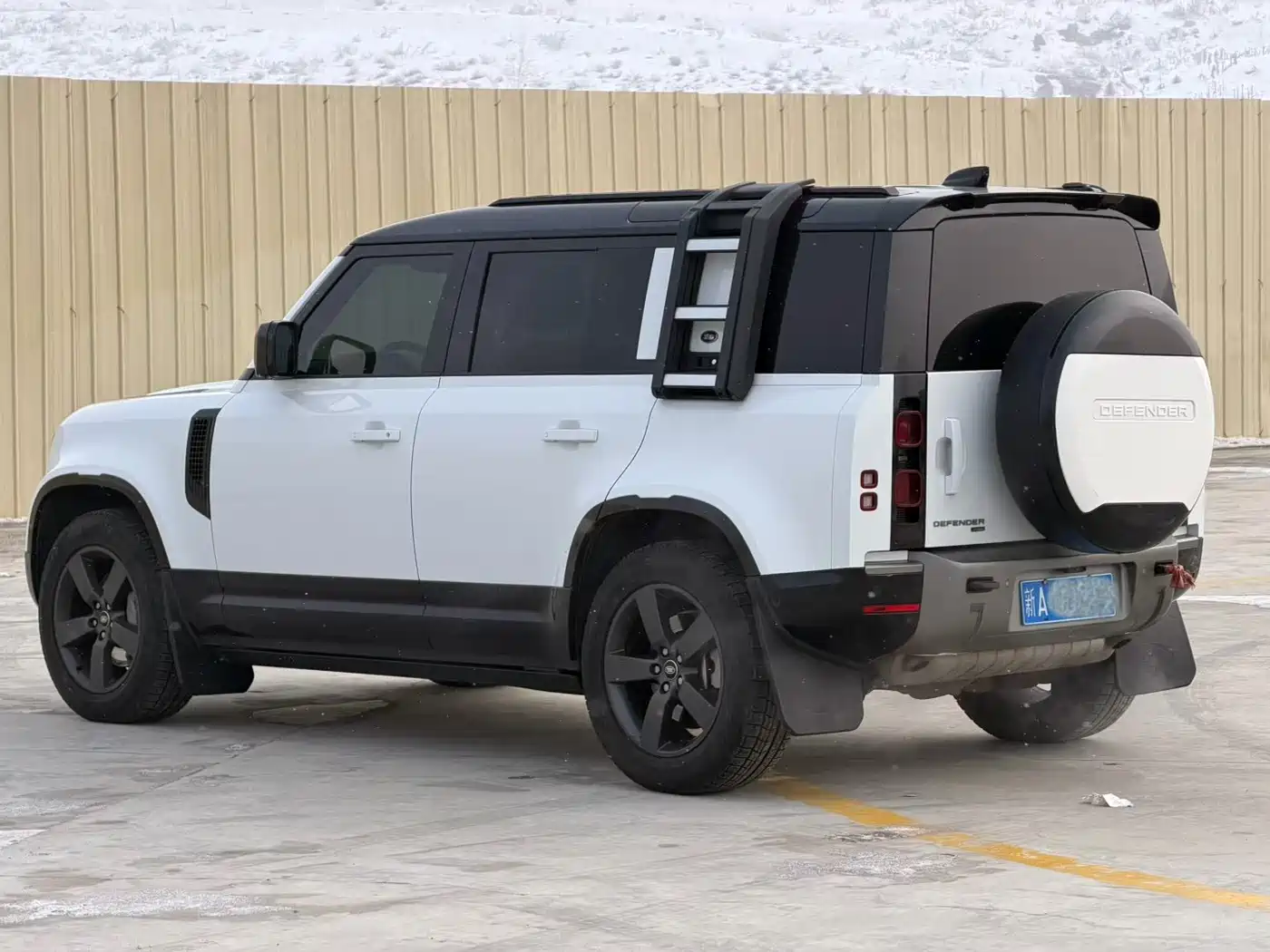 Land Rover Defender 2023 Model 110 3.0T P400 X-DYNAMIC HSE фото 4