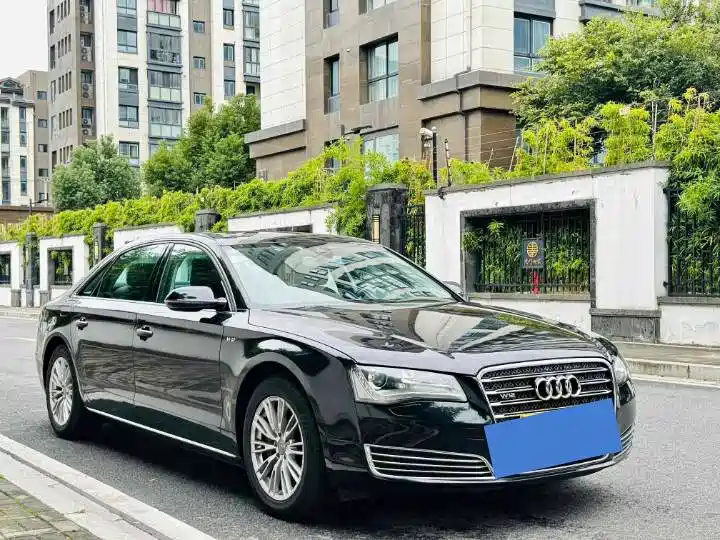 Фото 2 - Audi A8
