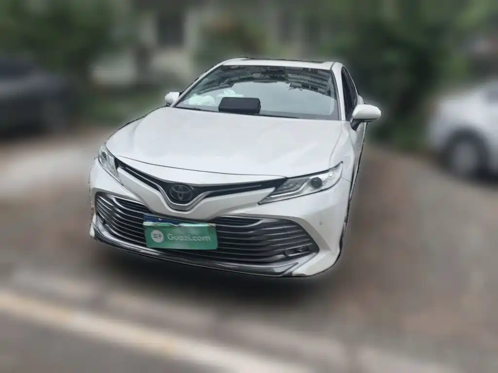 Фото 1 - Toyota Camry