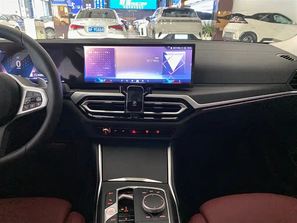 BMW 3 Series 2024 325i M Sport Package фото 12