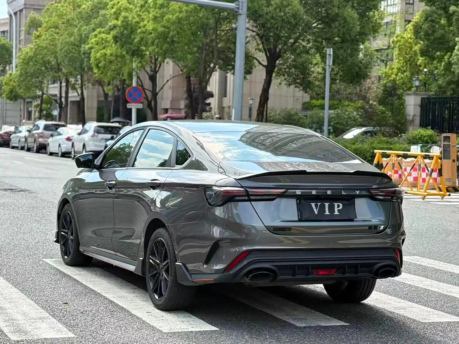 Фото 7 - Geely Binrui