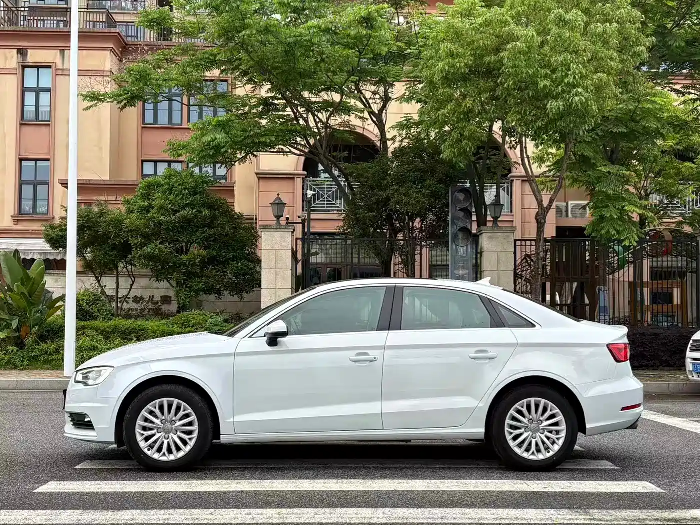 Audi A3 2016 Limousine 35 TFSI Leadership фото 17