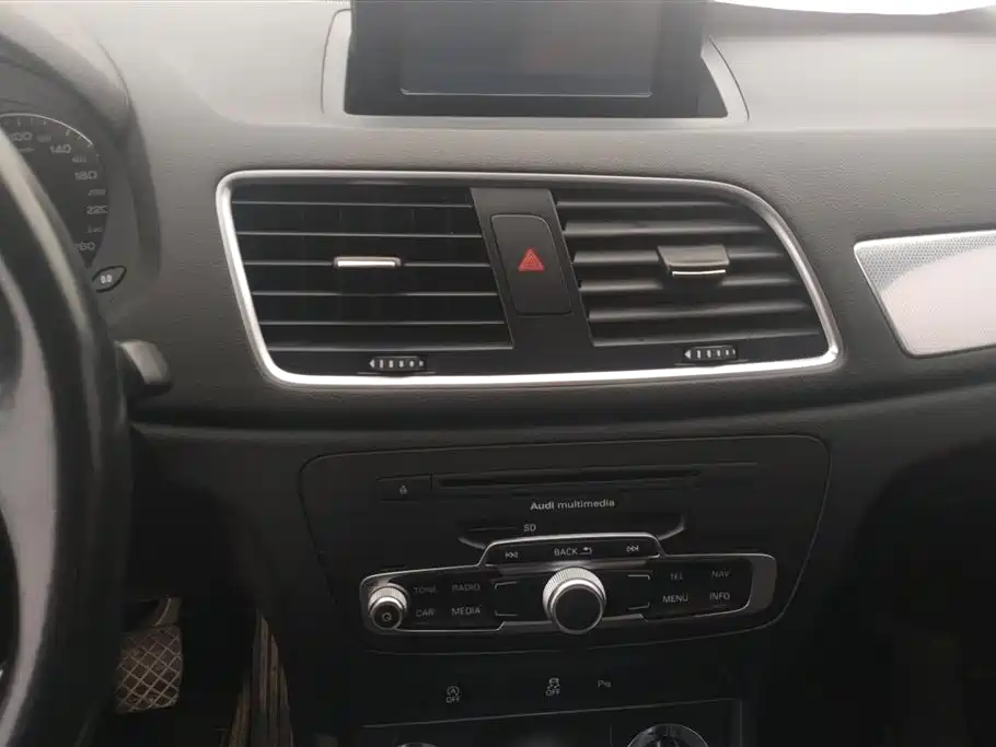 Audi Q3 2015 35 TFSI Millionth Anniversary Comfort фото 13