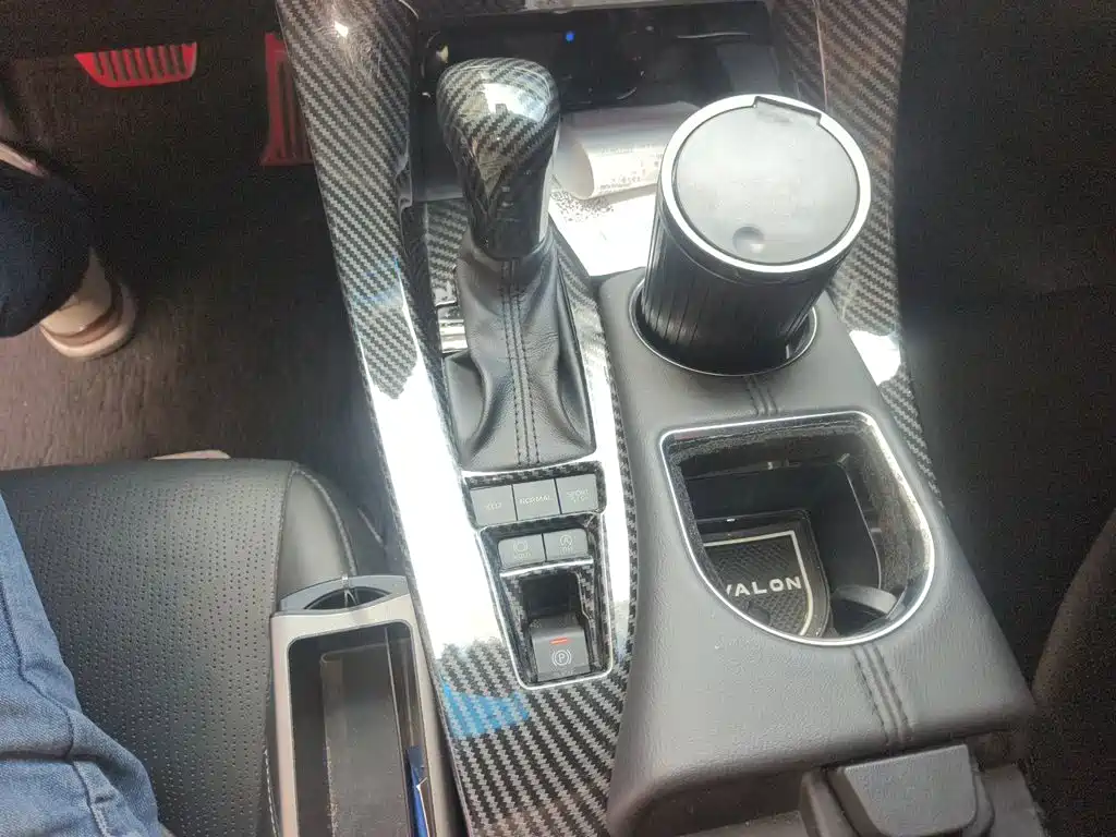 Photo 10 - Toyota Avalon