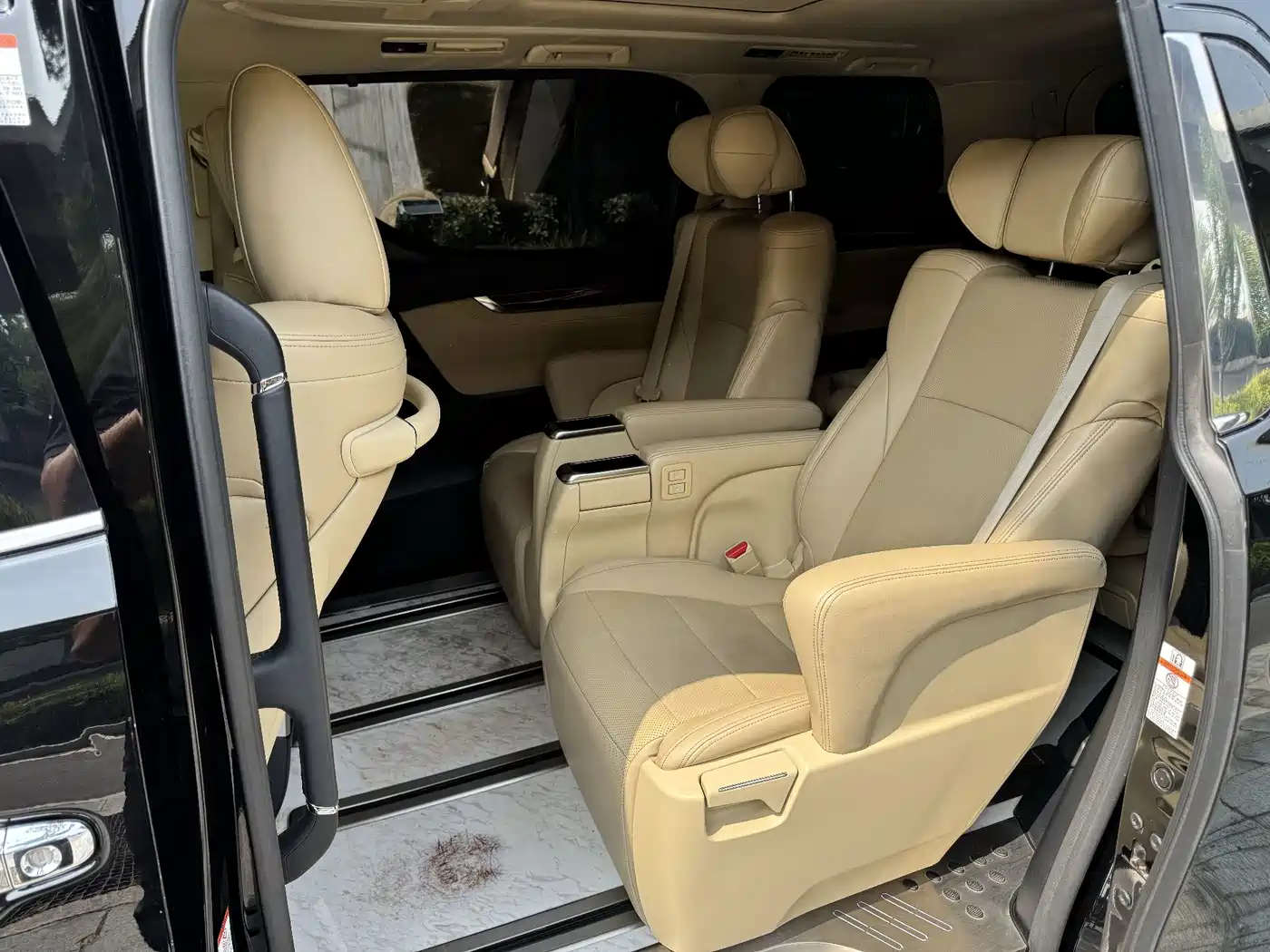 Фото 5 - Toyota Alphard