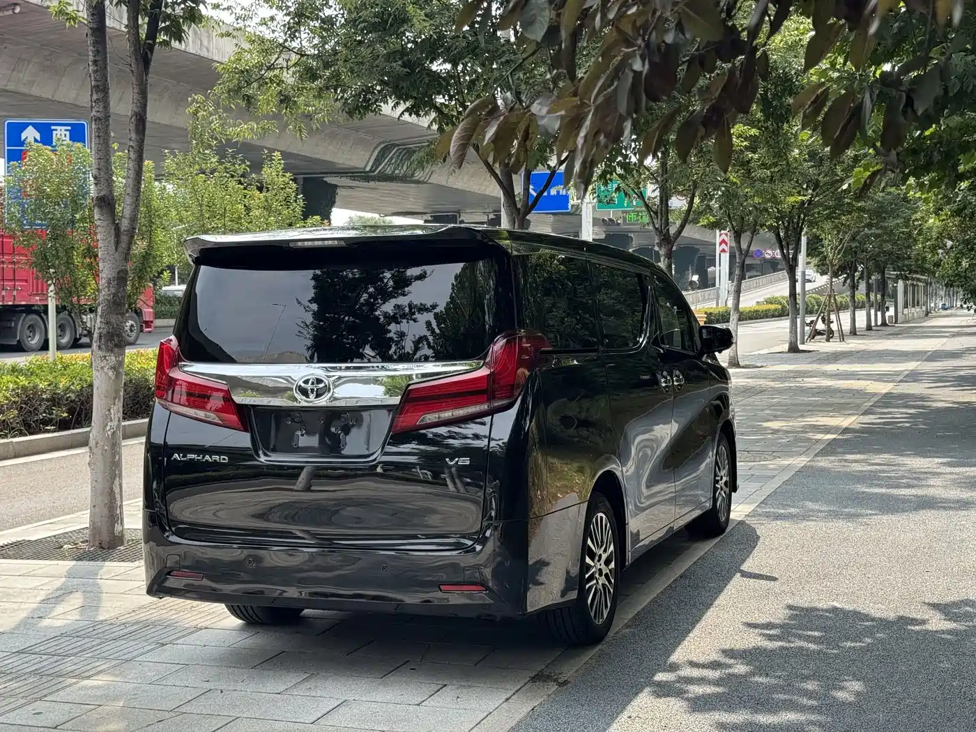 Фото 9 - Toyota Alphard