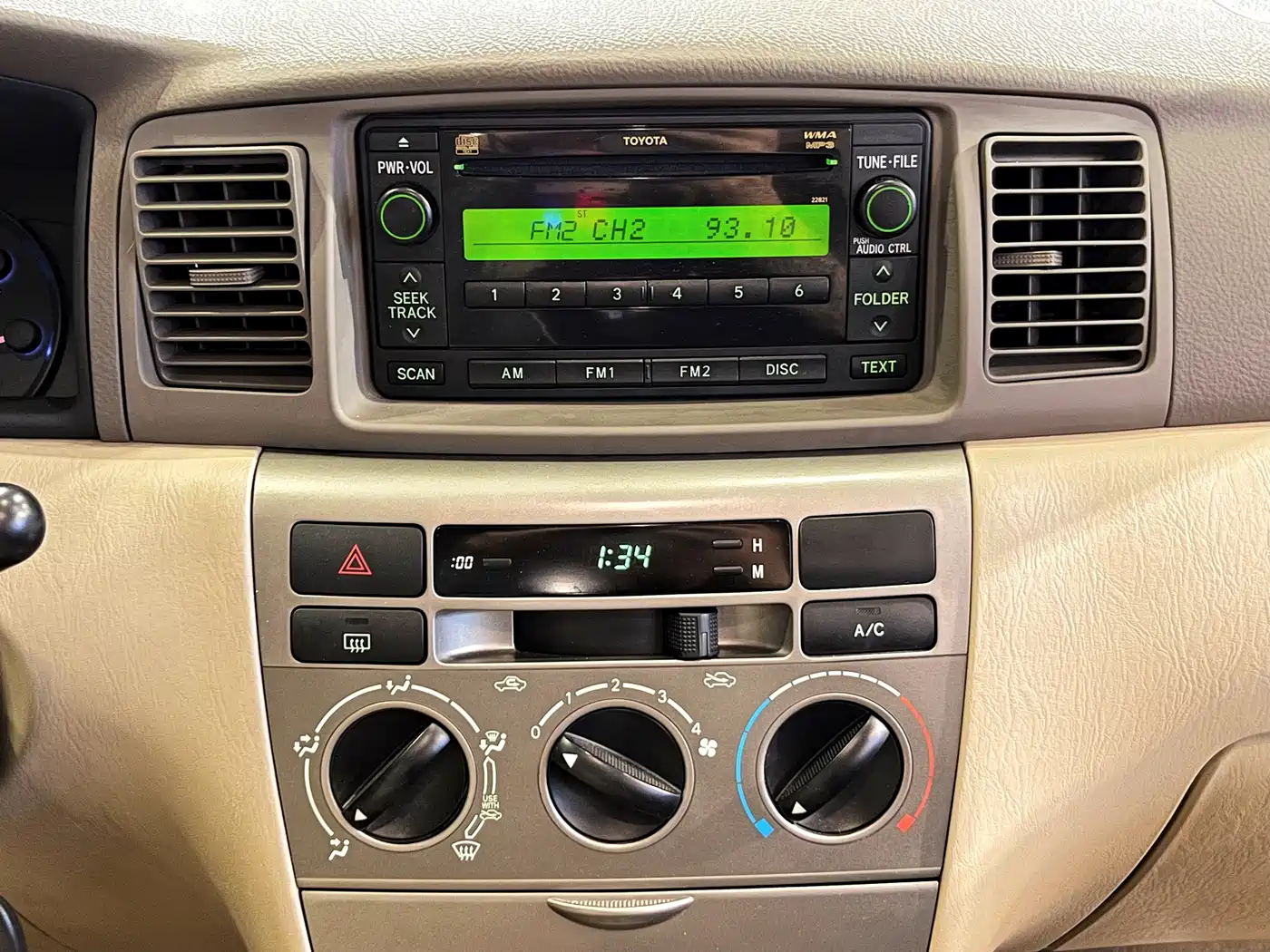 Toyota Corolla 2011 1.6L Automatic Luxury Edition фото 20