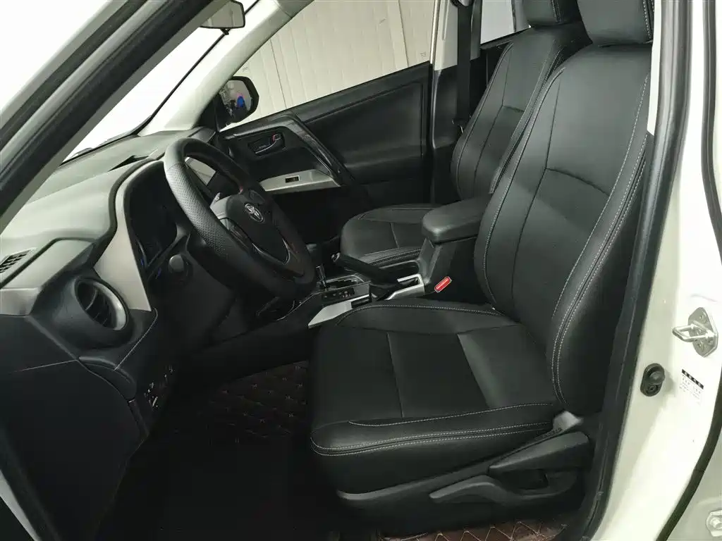 Toyota RAV4 Rongfang 2016 2.0L CVT 2WD Comfort (China V) фото 15