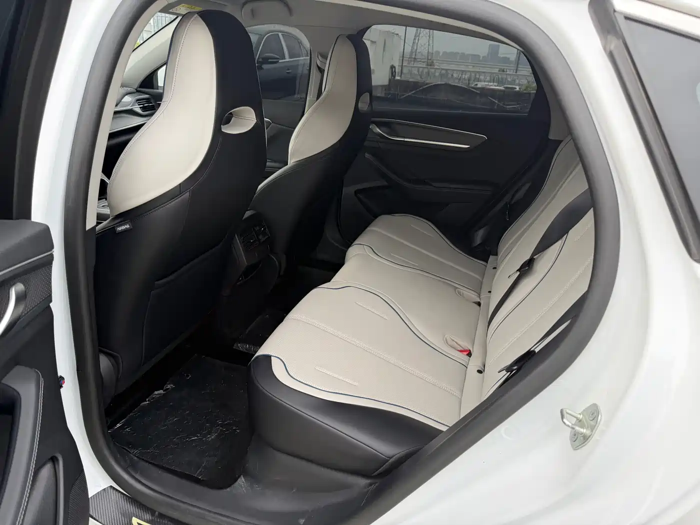 BYD Destroyer 05 2024 Glory Edition DM-i 55KM Luxury фото 8