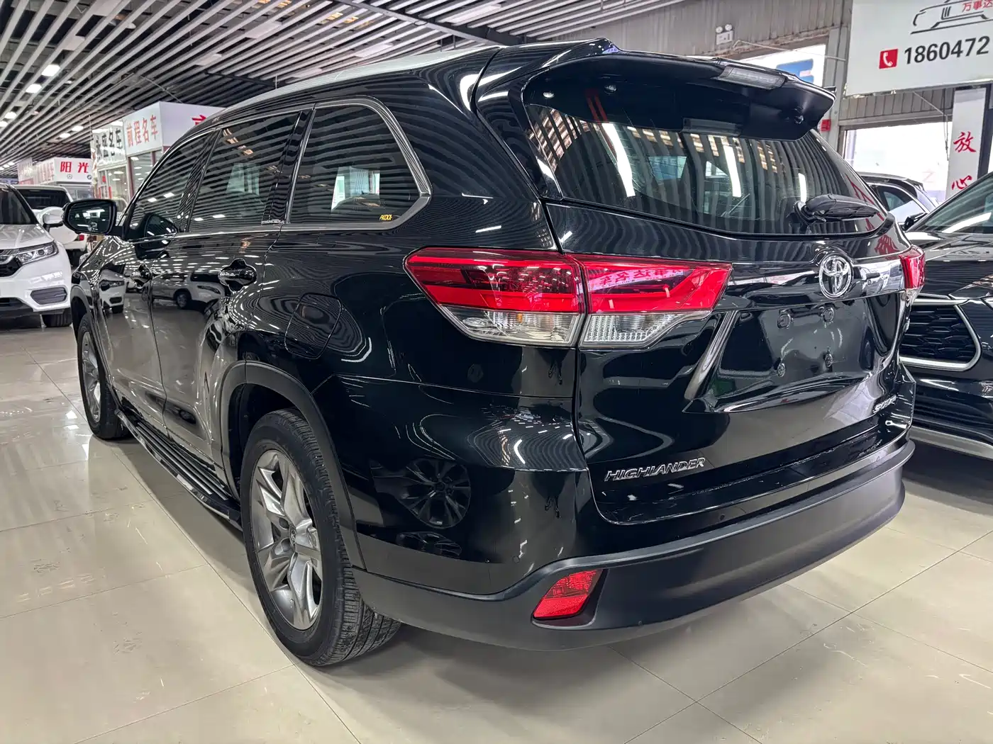 TOYOTA HIGHLANDER