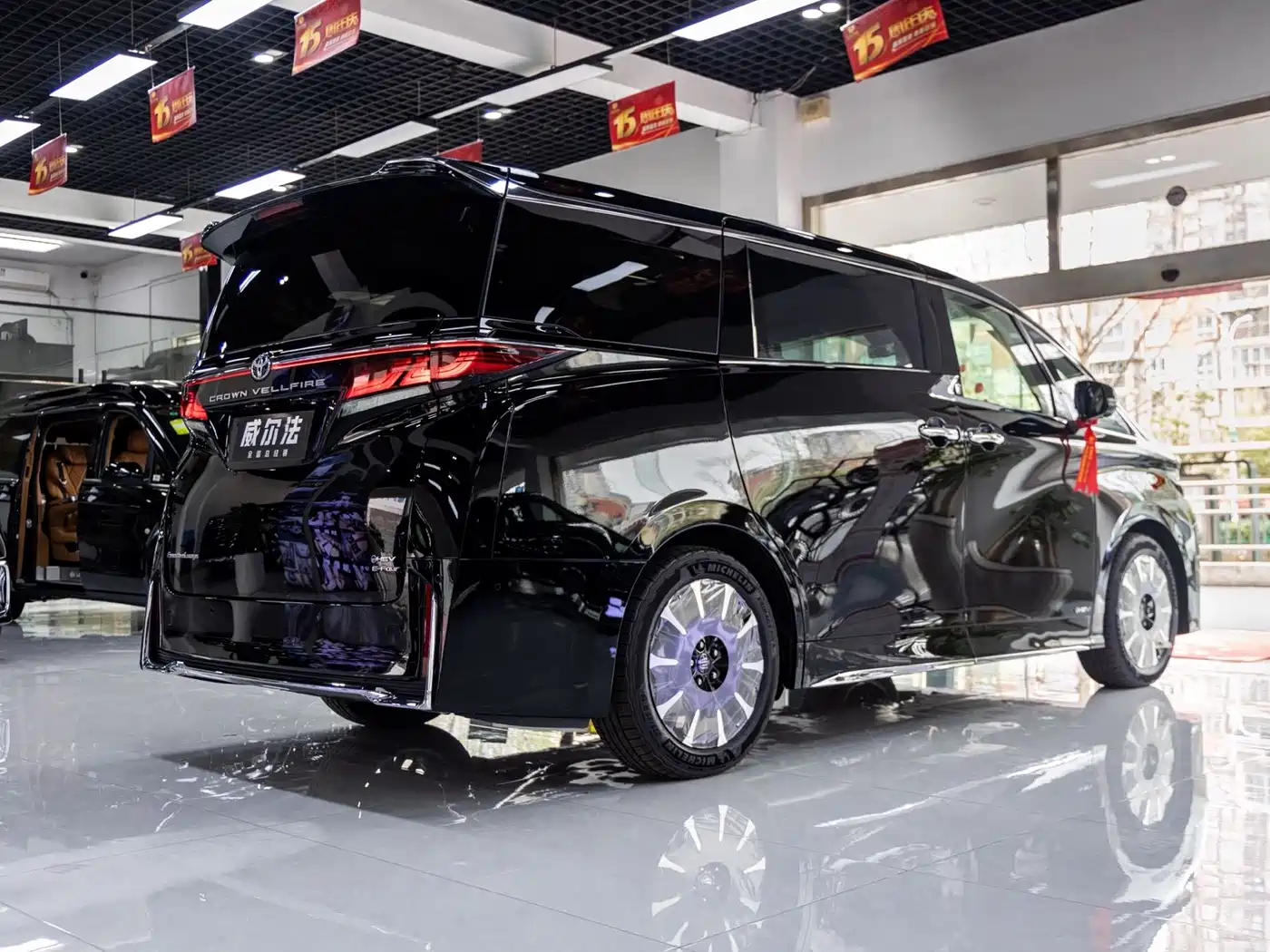 Toyota Vellfire 2024 Crown Hybrid 2.5L Premium Edition фото 12