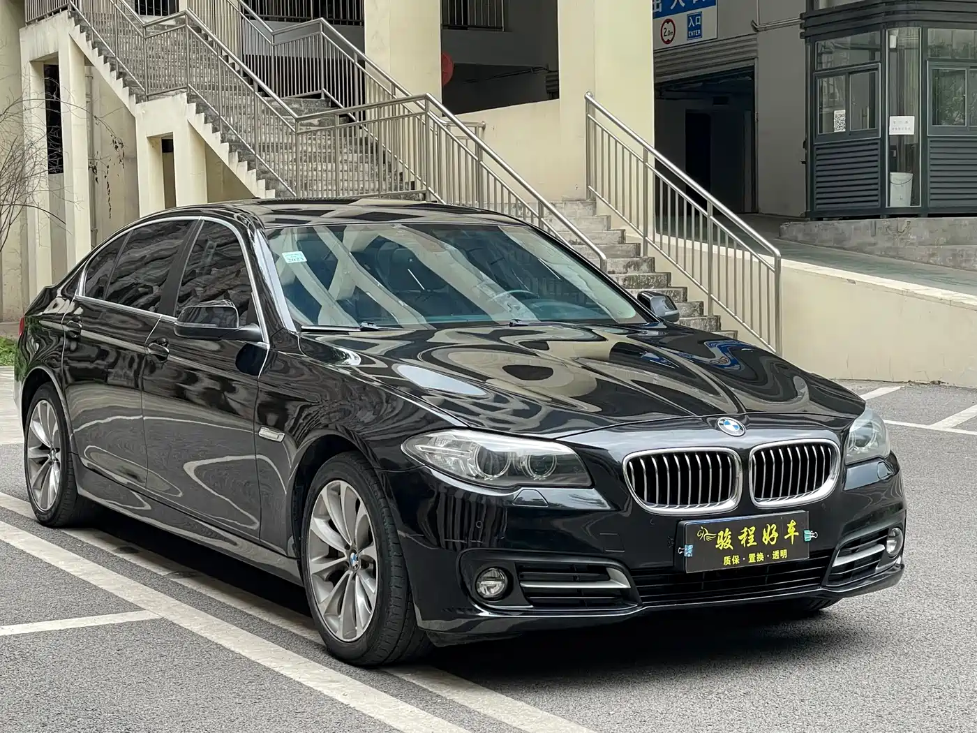 BMW 5 Series 2014 528Li Leading Edition фото 3