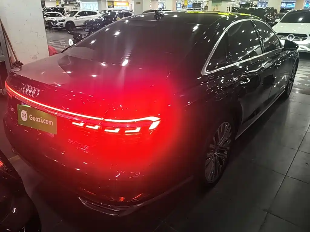 Фото 7 - Audi A8
