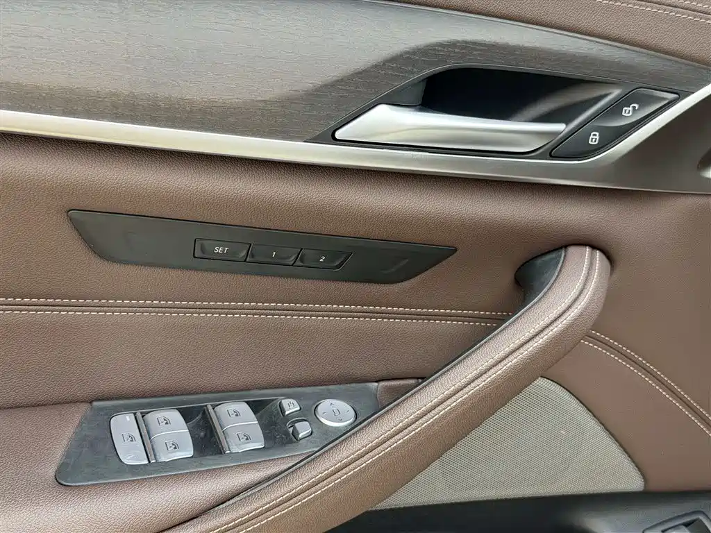 BMW 5 Series 2022 Model Second Facelift 530Li Leading M Sport Package фото 11