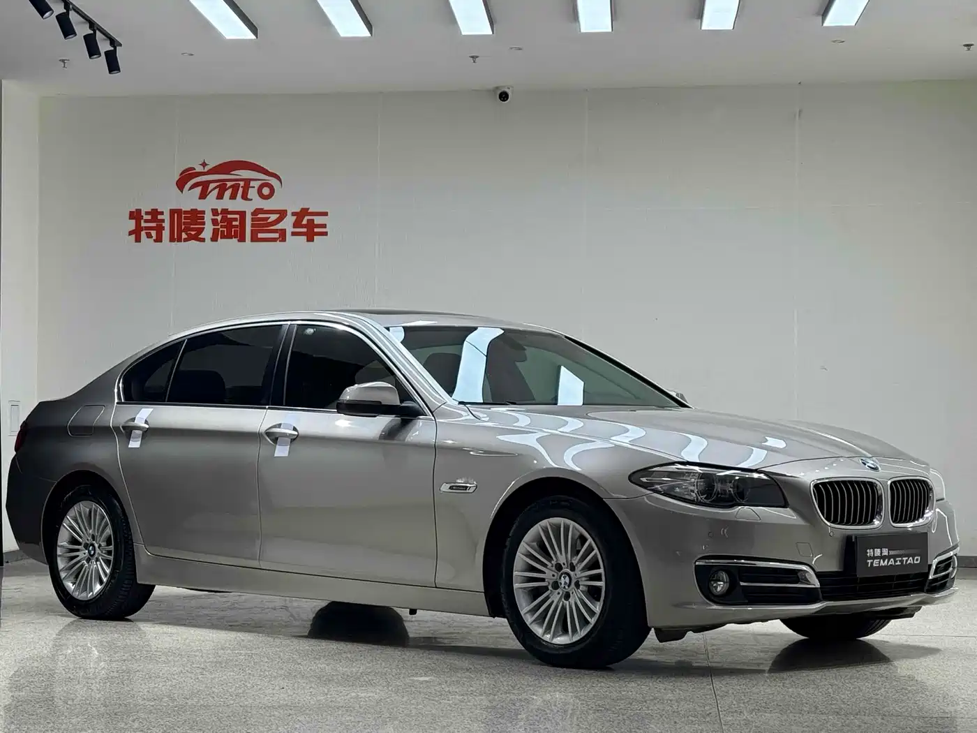 BMW 5 Series 2014 525Li Leading фото 3