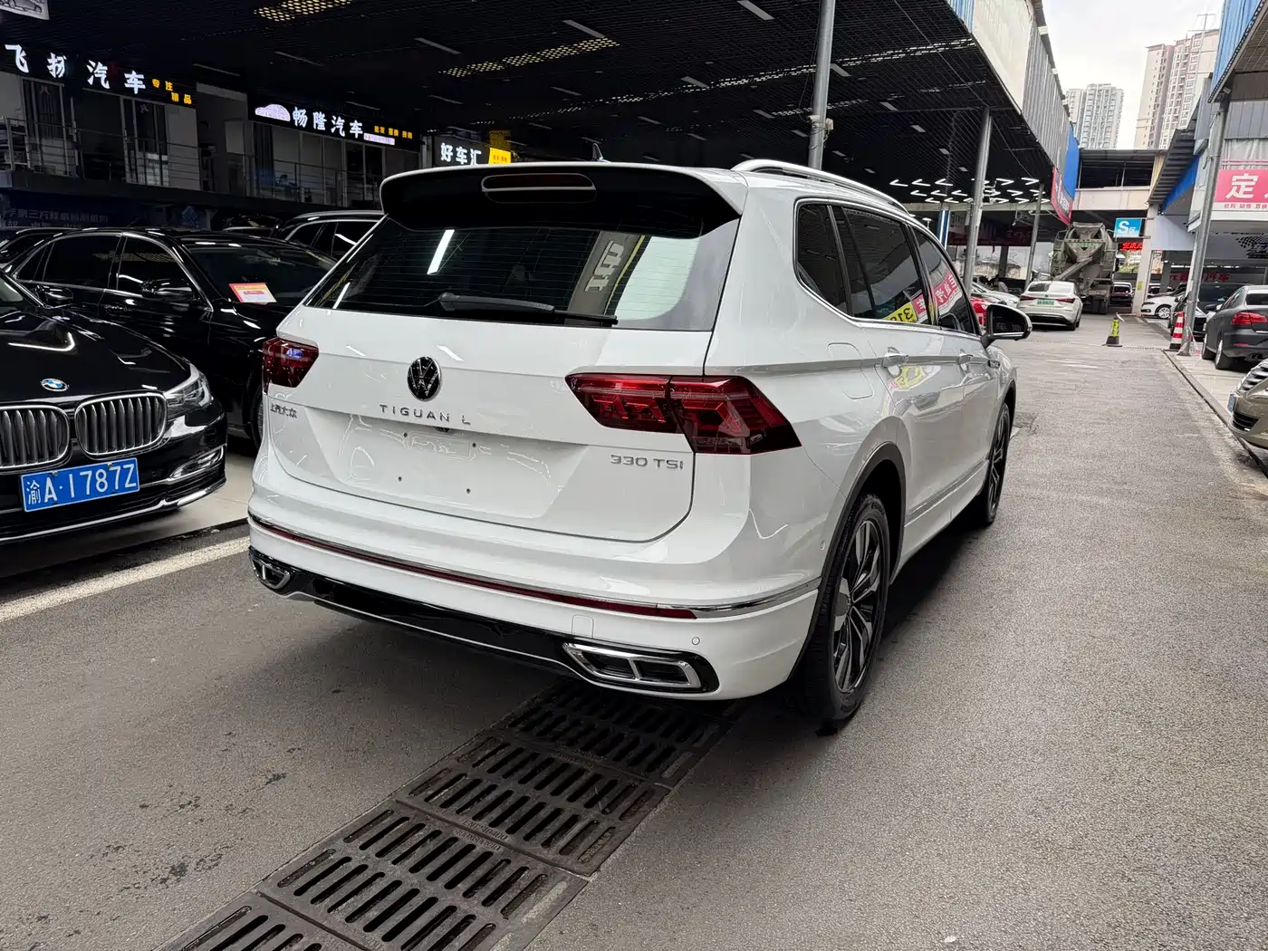 Volkswagen Tiguan L 2024 330TSI Automatic 2WD R-Line Premium Enjoyment Edition фото 6