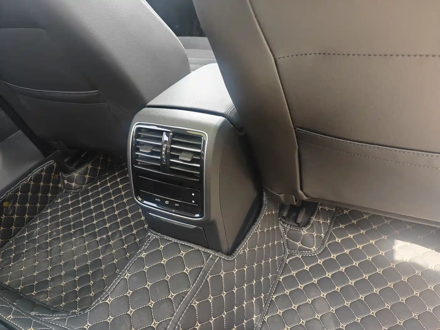 Volkswagen Magotan 2021 330TSI DSG 30th Anniversary Edition фото 6