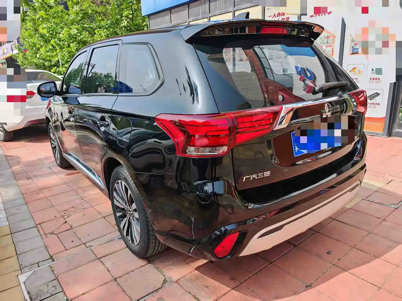 MITSUBISHI OUTLANDER
