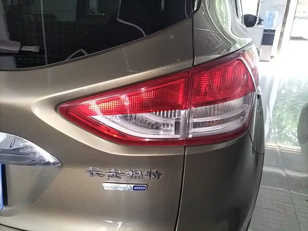 Фото 8 - Ford Kuga