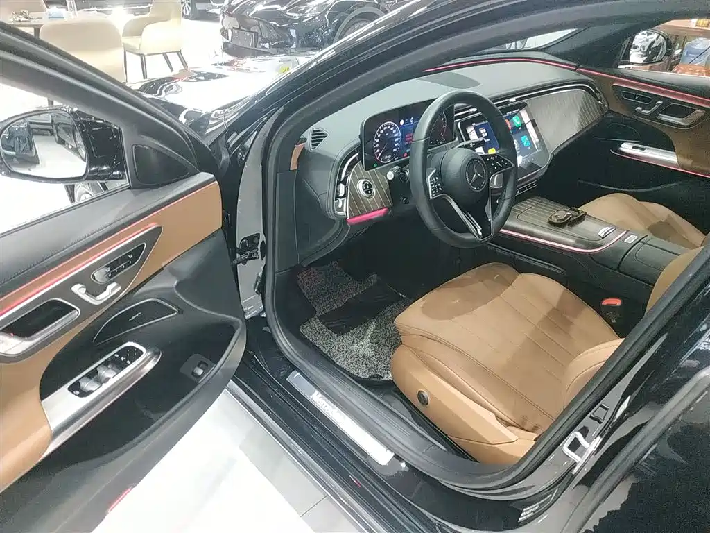 Mercedes-Benz E-Class 2024 E 300 L Fashion фото 12
