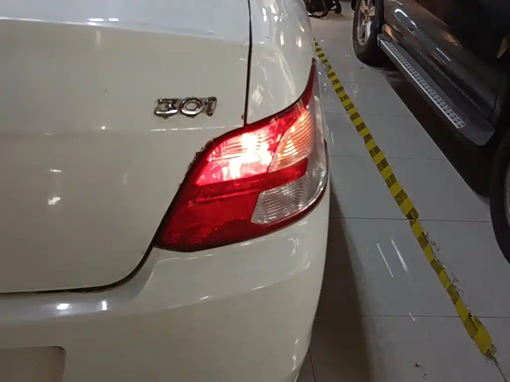 Peugeot 301 2015 2014 1.6L Manual Comfort Edition