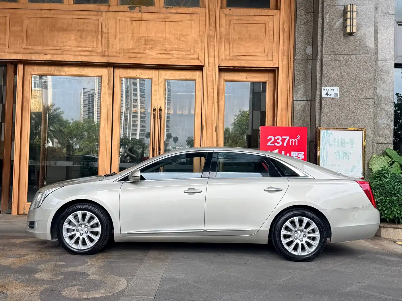 Cadillac XTS 2014 2013 28T Elite