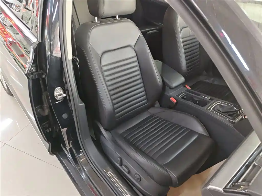 Volkswagen Magotan 2018 330TSI DSG Leading фото 19