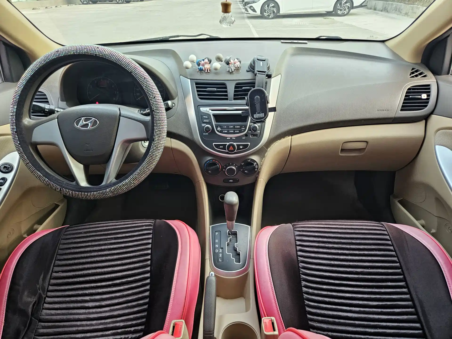 Photo 8 - Hyundai Verna