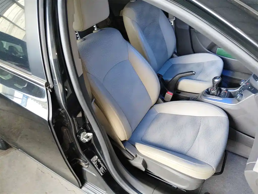 Chevrolet Cruze 2015 1.5L Classic SL MT фото 20