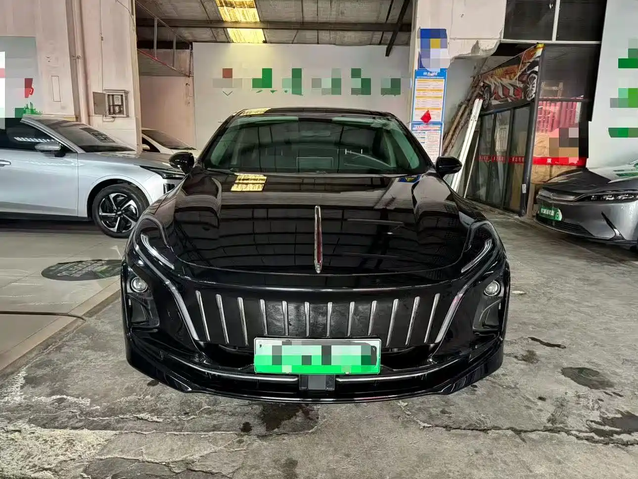 Hongqi E-QM5 2023 Basic Travel Edition фото 2