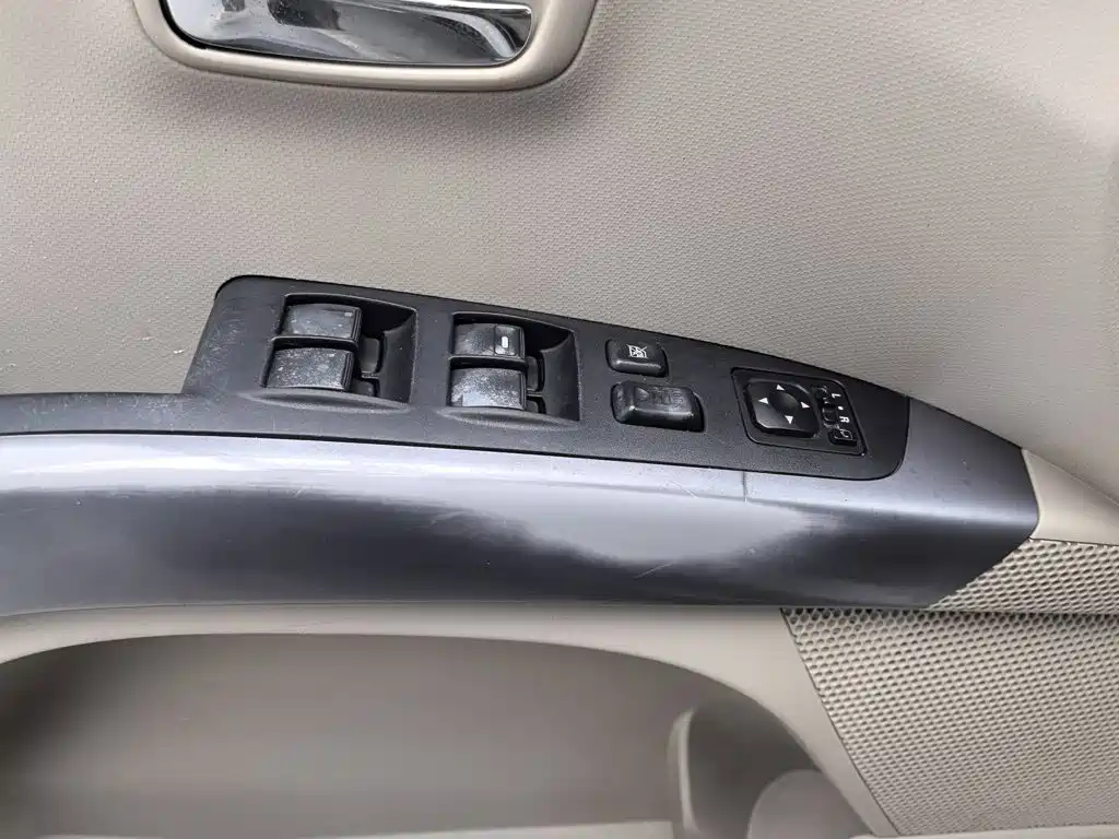Mitsubishi Outlander (Import) 2012 2012 Outlander 2.4 Fashion Navigation Edition