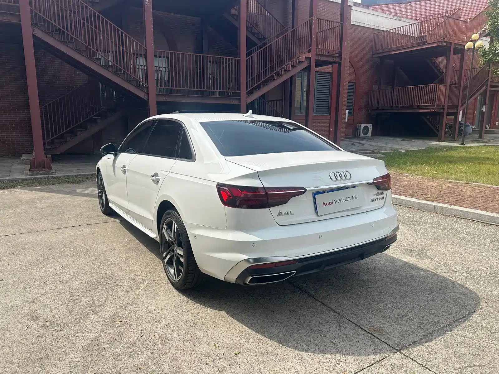 Фото 4 - Audi A4L
