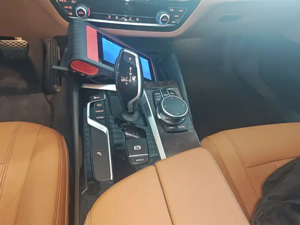 BMW 5 Series 2018 528Li Launch Special Edition фото 10
