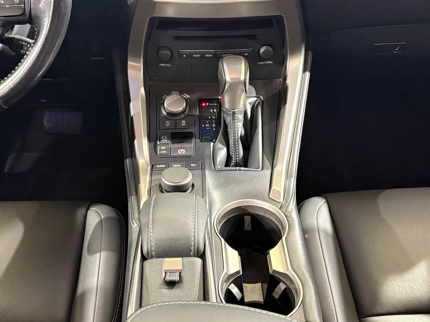 Фото 10 - Lexus NX