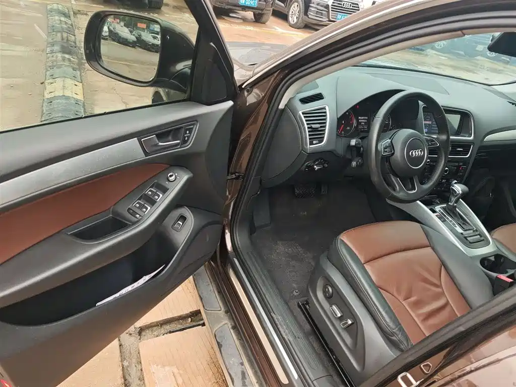 AUDI Q5