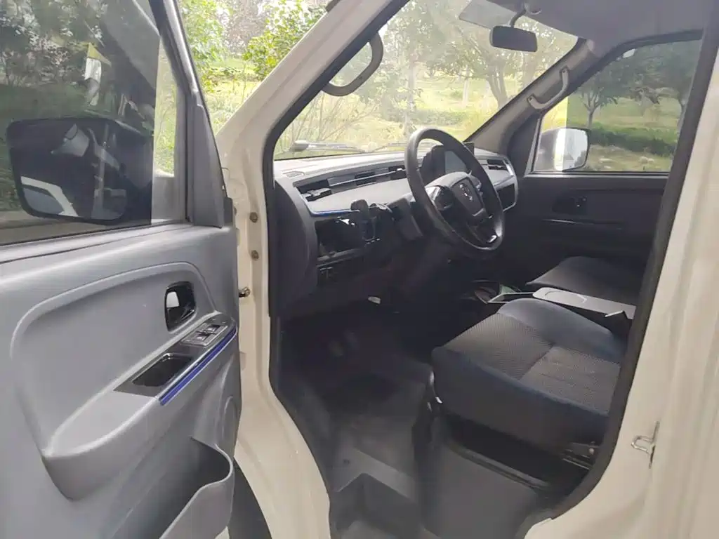Фото 16 - Dongfeng Yufeng EM27