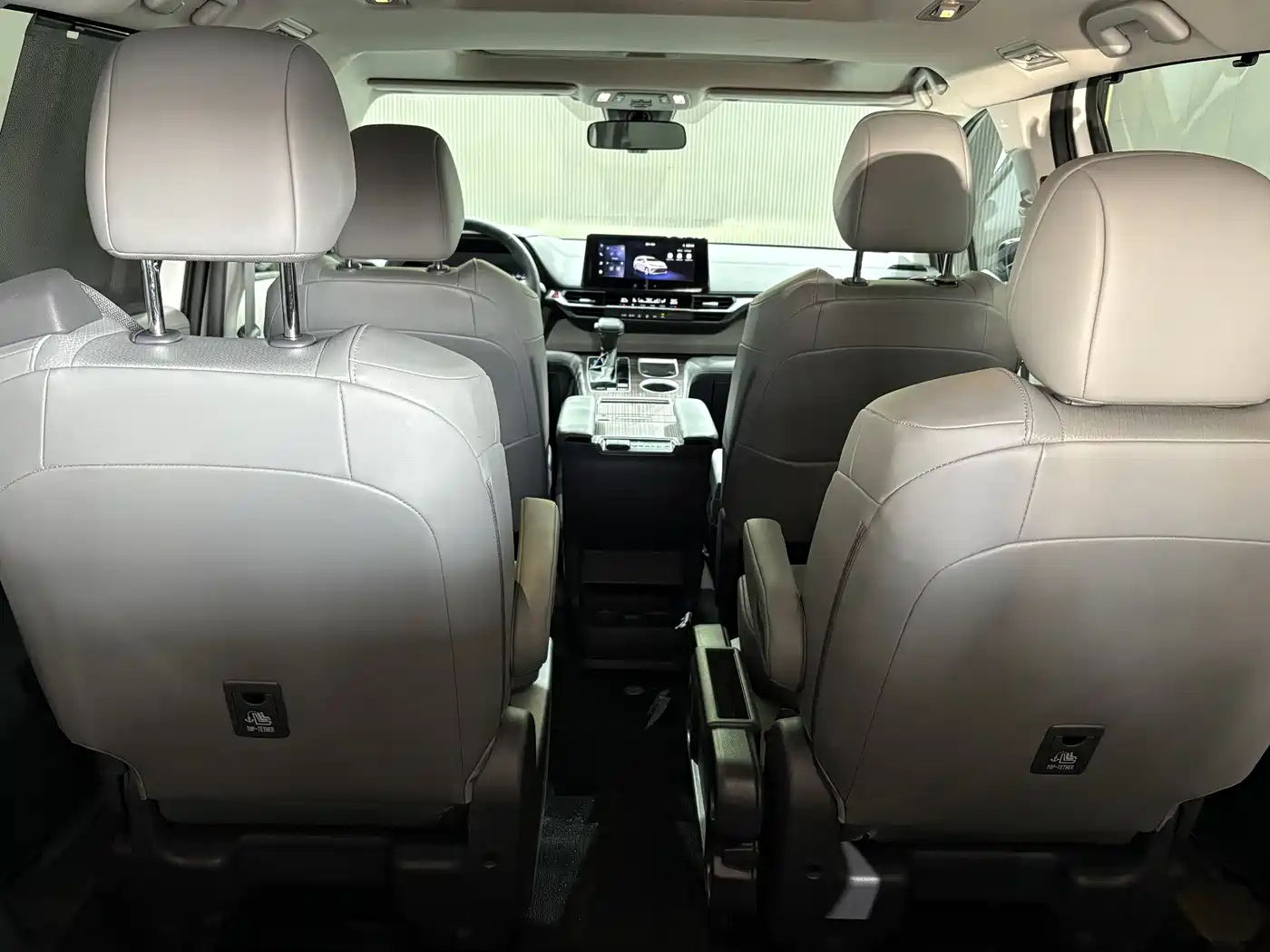 Toyota Granvia 2024 2.5L Hybrid Comfort фото 10